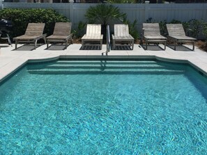 室外游泳池，恒温泳池