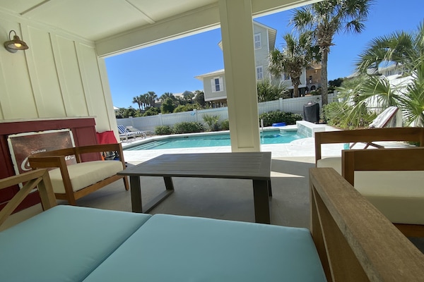 Utendørsbasseng og et oppvarmet basseng