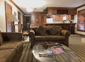 TV, fireplace, DVD player - SPECIAL HOLIDAY RATE! On free city bus route! Lots of amenities!
LCSTR20250634 (Steamboat Springs)