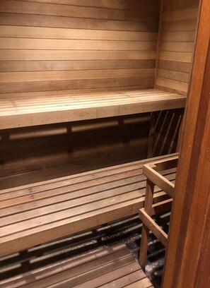 Sauna - SPECIAL HOLIDAY RATE! On free city bus route! Lots of amenities!
LCSTR20250634 (Steamboat Springs)