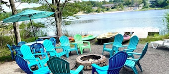 LAKEFRONT Pocono Home Rental - FIRE PIT- Boats - by Kalahari&CASINO-PET friendly