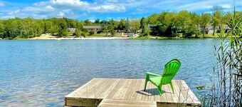 LAKEFRONT Pocono Home Rental -FIRE PIT- 2 KAYAKS -von WATERPARKS & CASINO-PETS OK