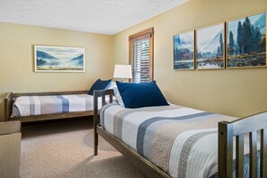 3 bedrooms, desk, iron/ironing board, free WiFi