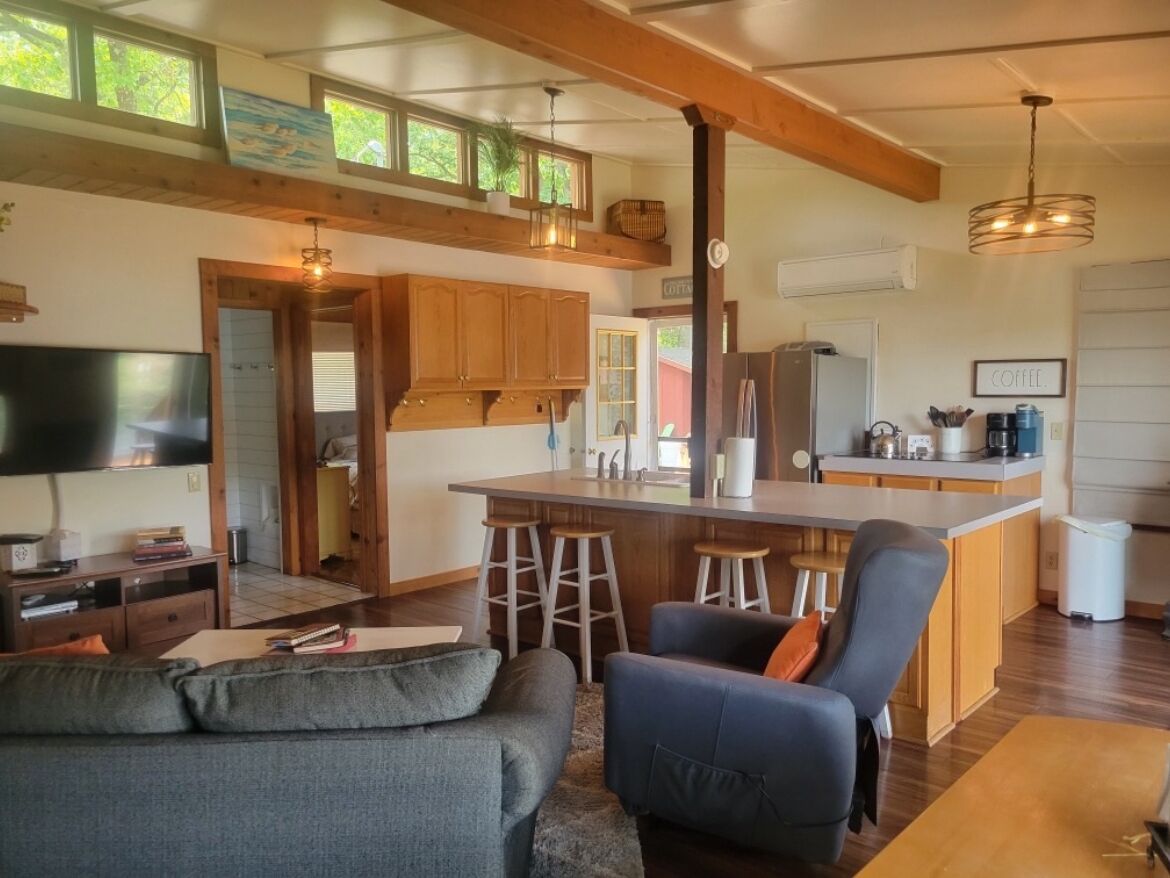 Lakefront cottage...swim, kayak, fish, hike, bonfires and excellent reviews.