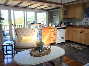 Smart-TV, bøker og kontorer