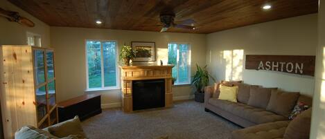 Smart TV, fireplace, DVD player, books