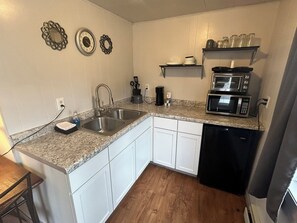 Standard Suite | Private kitchen | Coffee/tea maker, cookware/dishes/utensils - Spirit Lake Resort Motel (Menahga)