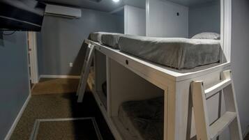 Cabana família, várias camas, para não fumantes (2 Bed) | Wi-Fi de cortesia, roupa de cama