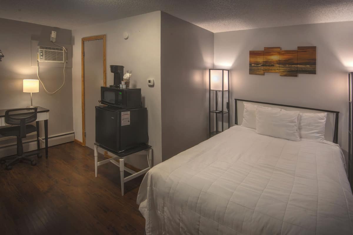 Habitación estándar, 1 cama matrimonial, para no fumadores (Standard 1 Bed) | Baño | Amenidades de baño gratuitas y toallas