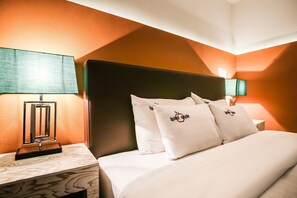 Premium bedding, iron/ironing board, free WiFi