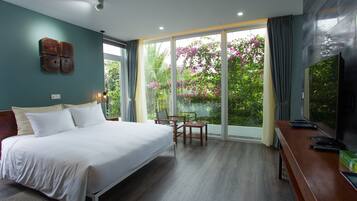 Premium bedding, individually decorated, individually furnished, desk