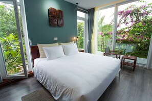 Premium bedding, individually decorated, individually furnished, desk