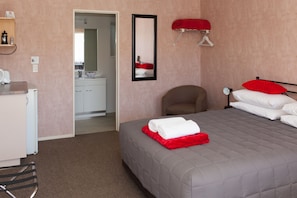 Studio, 1 grand lit, non-fumeurs, vue jardin | 1 chambre, décoration personnalisée, ameublement personnalisé