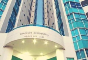 Front of property - evening/night - Torres del Lago Apartments (Cartagena)