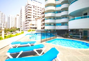 Outdoor pool - Torres del Lago Apartments (Cartagena)