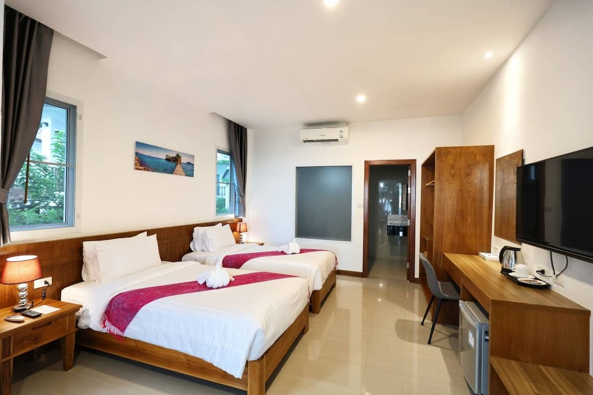 1 bedroom, desk, blackout curtains, free WiFi