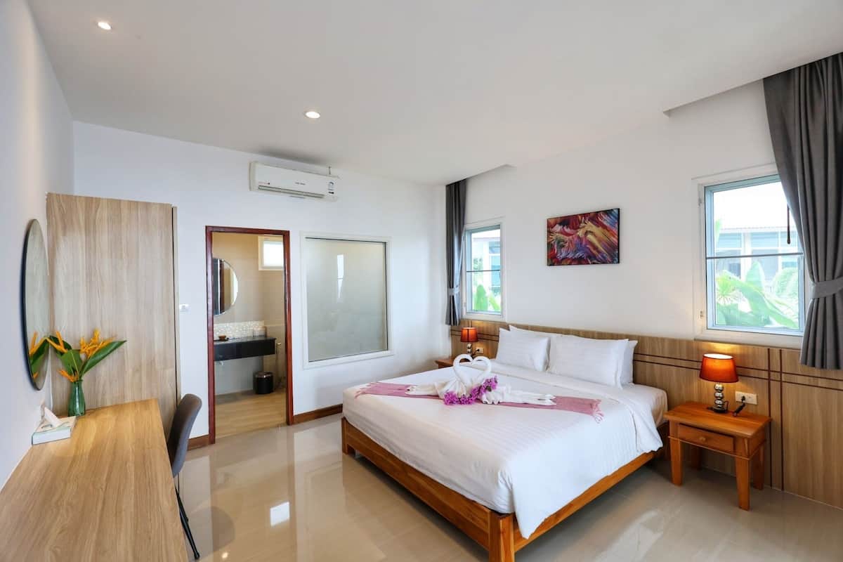 1 bedroom, desk, blackout curtains, free WiFi