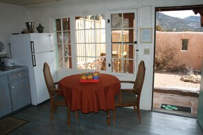 Dining - Casa Abuela~2 Bedroom Adobe with Cedar Hot Tub: Perfect for Families (Santa Fe)