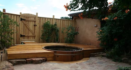 Aito Adobe, puutarhat, poreallas: täydellinen perheille