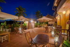 Frühstück, lokale und internationale Küche