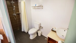 Premium Twin Room, 2 Twin Beds, Non Smoking, City View | Bathroom | Shower, hair dryer (on request), towels - Locals Inn Old City ChiangMai (Chiang Mai)