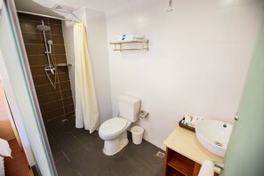 Premium Twin Room, 2 Twin Beds, Non Smoking, City View | Bathroom | Shower, hair dryer, towels