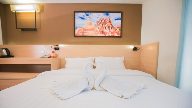Luxury Double Room, 1 Double Bed, Non Smoking, City View | Desk, WiFi (free) - Locals Inn Old City ChiangMai (Chiang Mai)