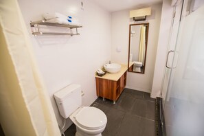 Comfort Triple Room, 3 Twin Beds, Non Smoking, City View | Bathroom | Shower, hair dryer, towels - Locals Inn Old City ChiangMai (Chiang Mai)