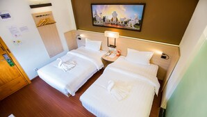 Premium Twin Room, 2 Twin Beds, Non Smoking, City View | Desk, WiFi (free) - Locals Inn Old City ChiangMai (Chiang Mai)
