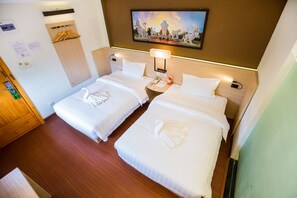 Premium Twin Room, 2 Twin Beds, Non Smoking, City View | Desk, free WiFi - Locals Inn Old City ChiangMai (Chiang Mai)