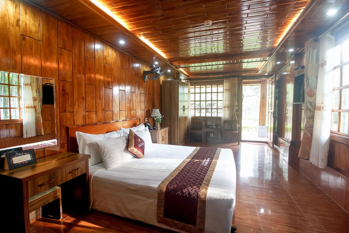 Escritorio, cortinas blackout, wifi gratis y ropa de cama