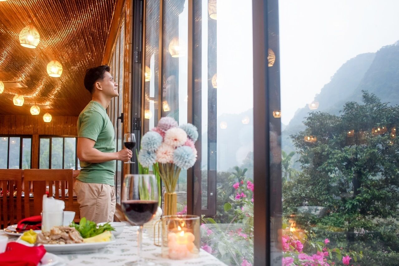 3 restaurantes, café da manhã, local e internacional