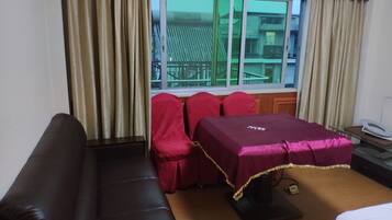 Blackout curtains, free WiFi