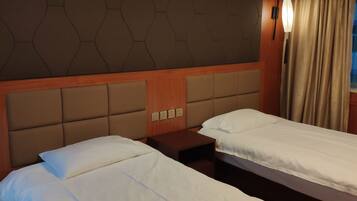 Blackout curtains, free WiFi