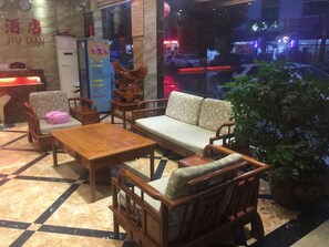 Lobby sitting area - Wuyi Chengde Business Hotel (Nanping)