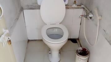 Lều, nhiều giường, không hút thuốc, quang cảnh hồ | Phòng tắm