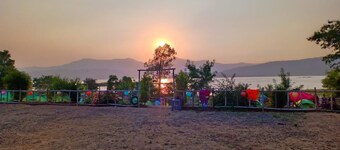 帕瓦納露營酒店