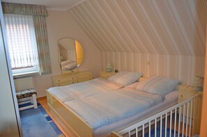 2 bedrooms, iron/ironing board, WiFi, bed sheets