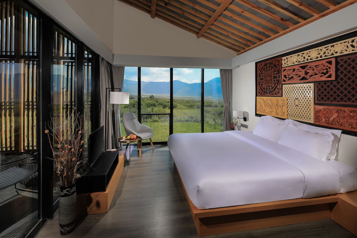 Suite Deluxe | Minibar, una cassaforte in camera, una scrivania, tende oscuranti