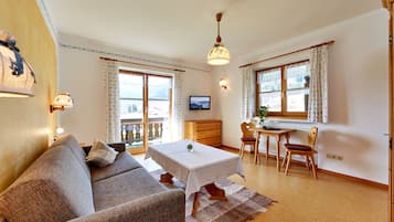 Double Room, Balcony, Mountain View (Abendsonne) | Hypo-allergenic bedding, down duvets, blackout curtains