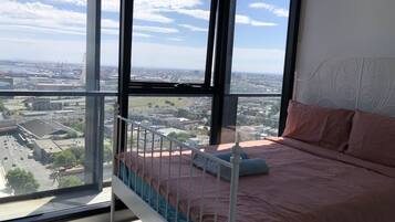 Deluxe Apartment, 2 Bedrooms, 2 Bathrooms, Partial Ocean View | City view