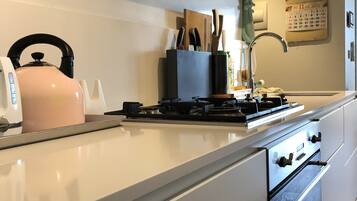 Executive Apartment, 2 Bedrooms, 2 Bathrooms, Hill View | Private kitchenette