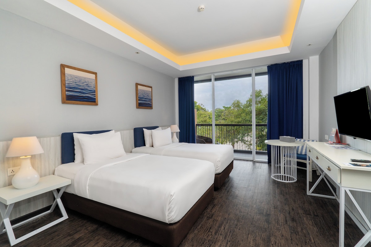 Superior Twin Room No View | Minibar, in-room safe, desk, WiFi (free)