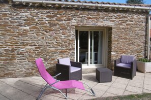 Comfort-dobbeltværelse - privat badeværelse - udsigt til have (Louis) | Terrasse/gårdhave