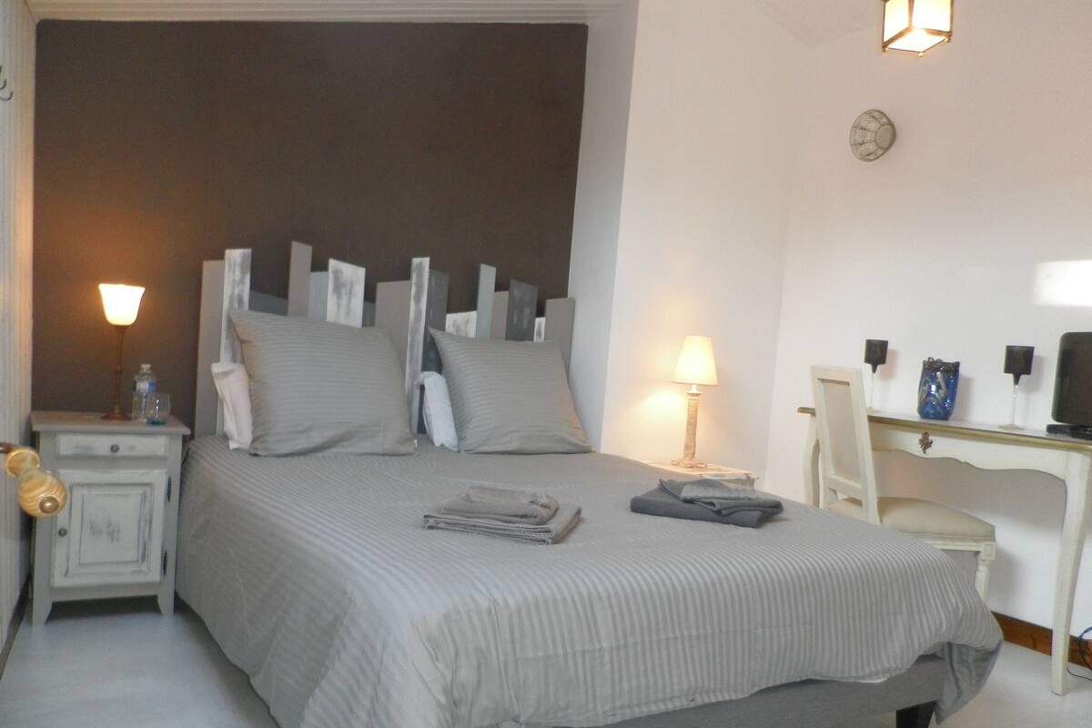 Comfort Suite, Private Bathroom (Siffait) | 1 bedroom, soundproofing, cribs (free), WiFi (free)