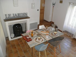 Free daily full breakfast - Au Clos de Launay chambres d'hôtes (Le Cellier)