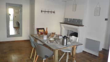 Petit déjeuner complet compris tous les jours