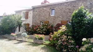 Unclassified image, 4 of 36, button - Au Clos de Launay chambres d'hôtes (Le Cellier)