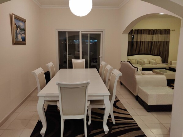 Villa, 5 chambres, vue ville | Cuisine privée | Grand réfrigérateur, four, plaque de cuisson