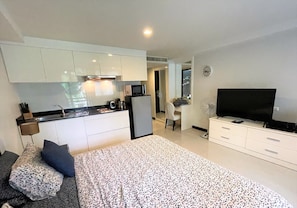 Classic Studio, 1 King Bed | Private kitchen | Fridge, microwave, stovetop, cookware/dishes/utensils - The Kris BangTao by Lofty (Choeng Thale)